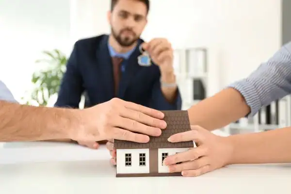Couple arguing over property in divorce mediation Hatfield