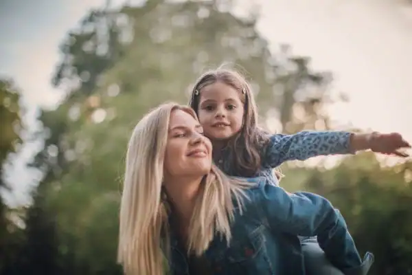 happy mum and daughter following mediation to resolve parental alienation Hatfield